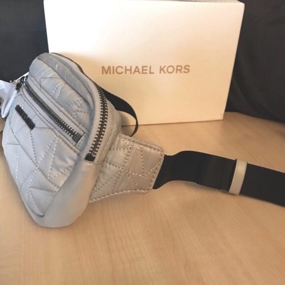 Vegan MICHAEL KORS Belt Bag quilted lightweight grey & silver NWT + Original box - Picture 2 of 13